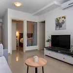 Daire Beachfront Gabine