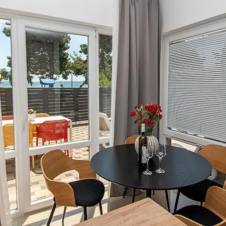 Apartment Beachfront Gabine
