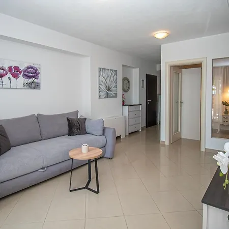 Beachfront Gabine Apartment