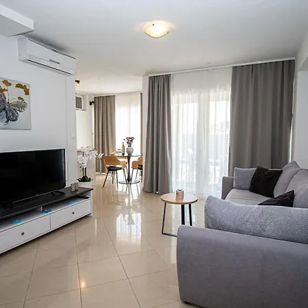 Beachfront Gabine *