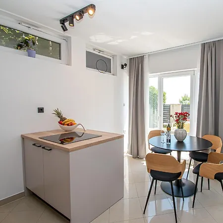 Apartment Beachfront Gabine