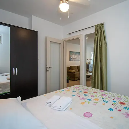 Apartment Beachfront Gabine *