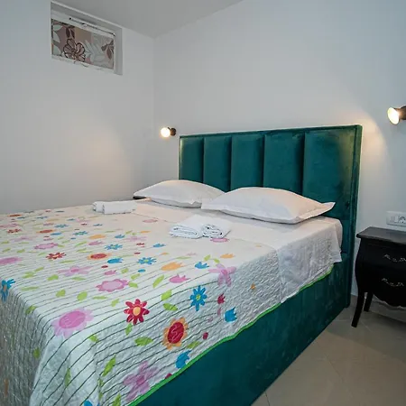 Apartment Beachfront Gabine Kastela