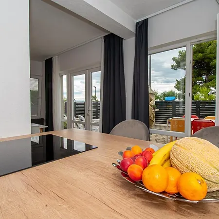 Apartment Beachfront Gabine