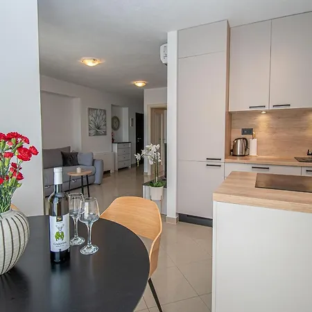 Apartment Beachfront Gabine Kastela