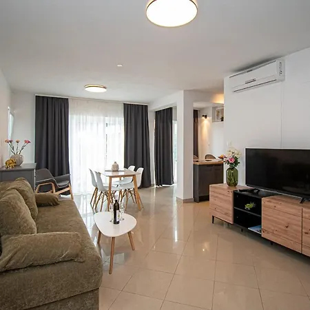 Beachfront Gabine Apartment *