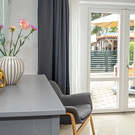 Apartment Beachfront Gabine