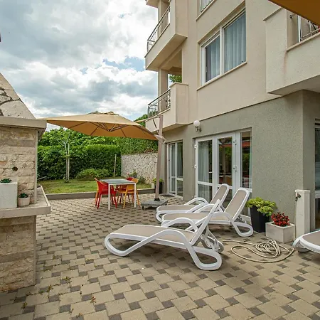 Beachfront Gabine *