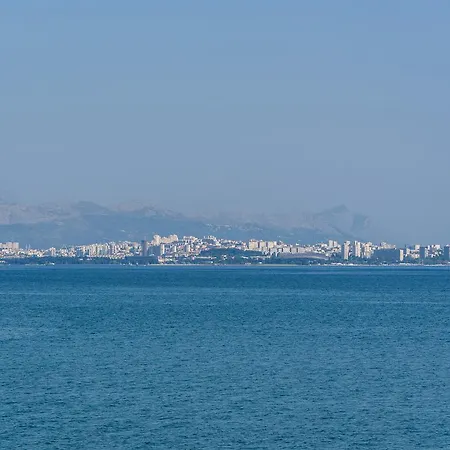 Beachfront Gabine Apartment Kastela
