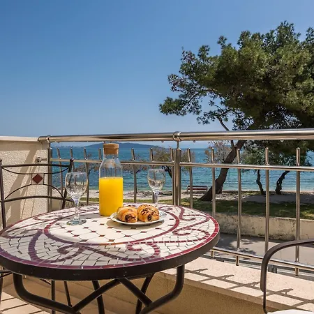 Beachfront Gabine Apartment *