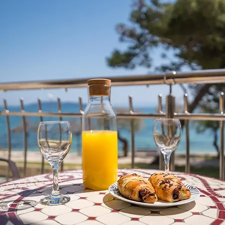 Beachfront Gabine Apartment Kastela