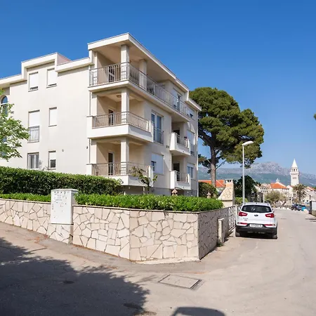 Beachfront Gabine Apartment Kastela