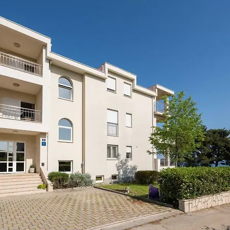 Apartment Beachfront Gabine Kastela