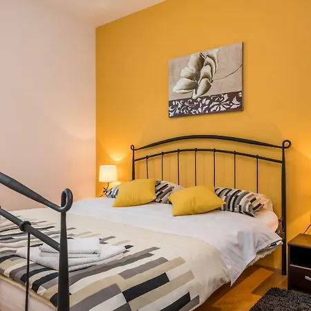 Apartment Beachfront Gabine *