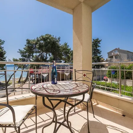 Beachfront Gabine * Kastela