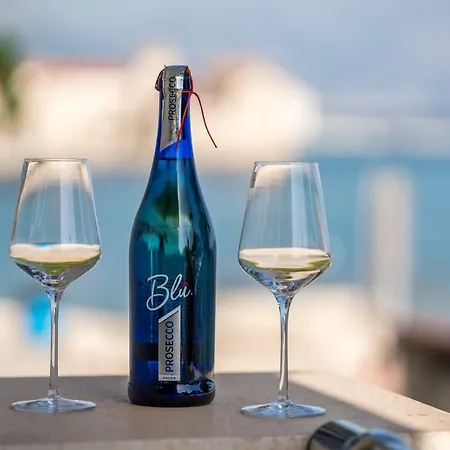 Beachfront Gabine * Kastela