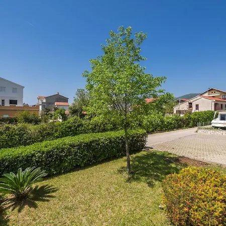 Apartment Beachfront Gabine *