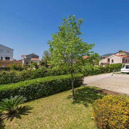Apartment Beachfront Gabine *