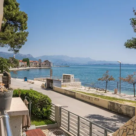 Beachfront Gabine *
