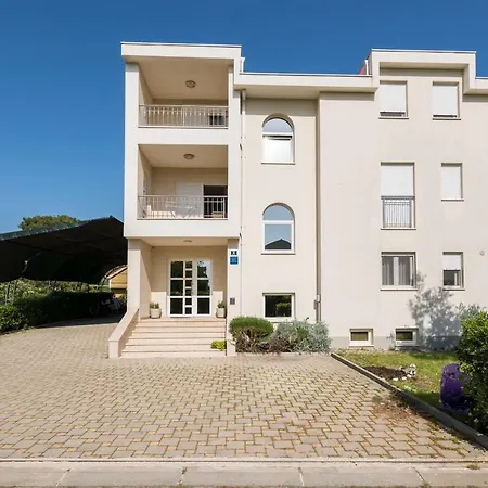 Daire Beachfront Gabine *